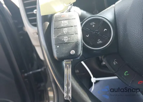 2015 Kia Soul из США, поврежденный, VIN KNDJN2A26F7781849